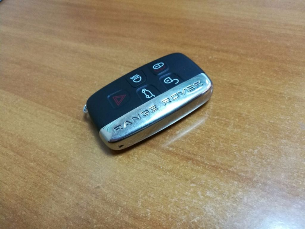 Как поменять батарейку в ключе Land Rover?