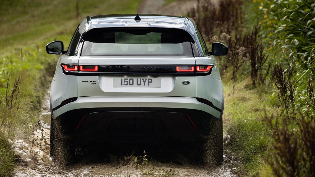 Новый Range Rover Velar PHEV выпускается с 33-мильным радиусом действия электрического привода.