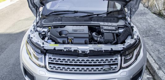 Как на Ленд Ровере открыть капот?