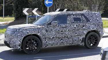 Land Rover Defender Sport 2026: электрический наследник Freelander выходит на тесты