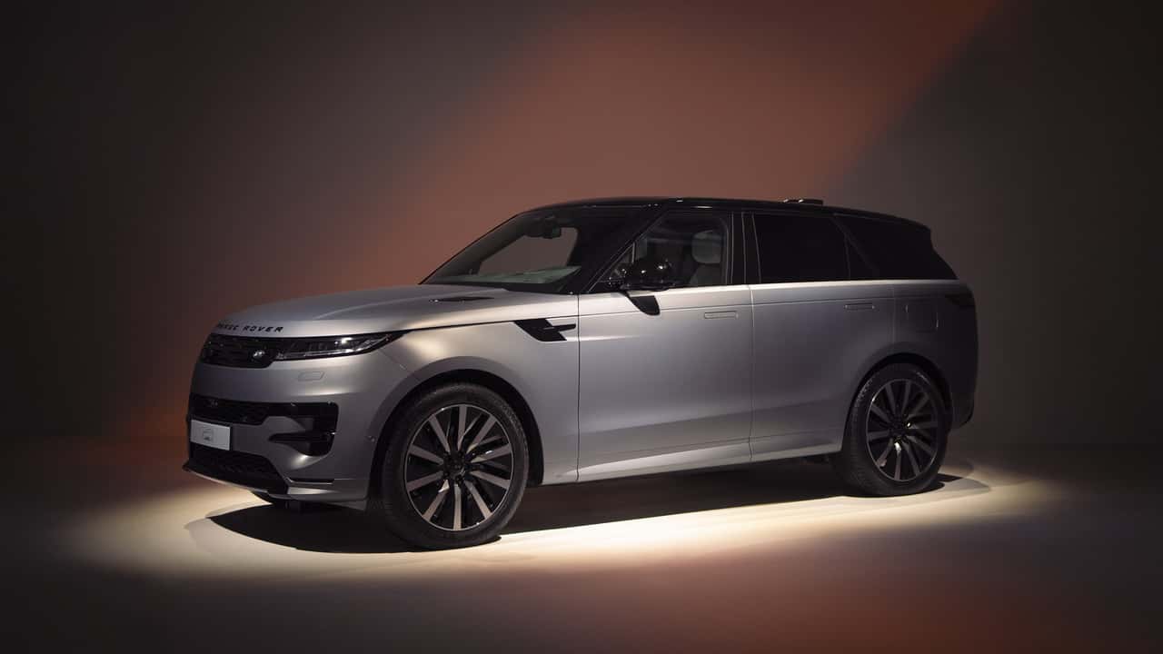 Электрический Range Rover Sport: рекордный крутящий момент и внедорожный характер